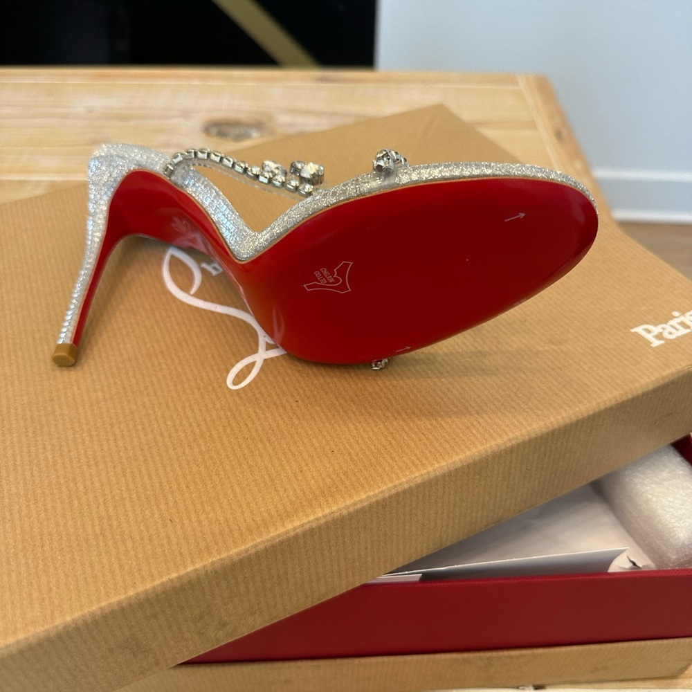 Louboutin heels - Picture 2 of 3